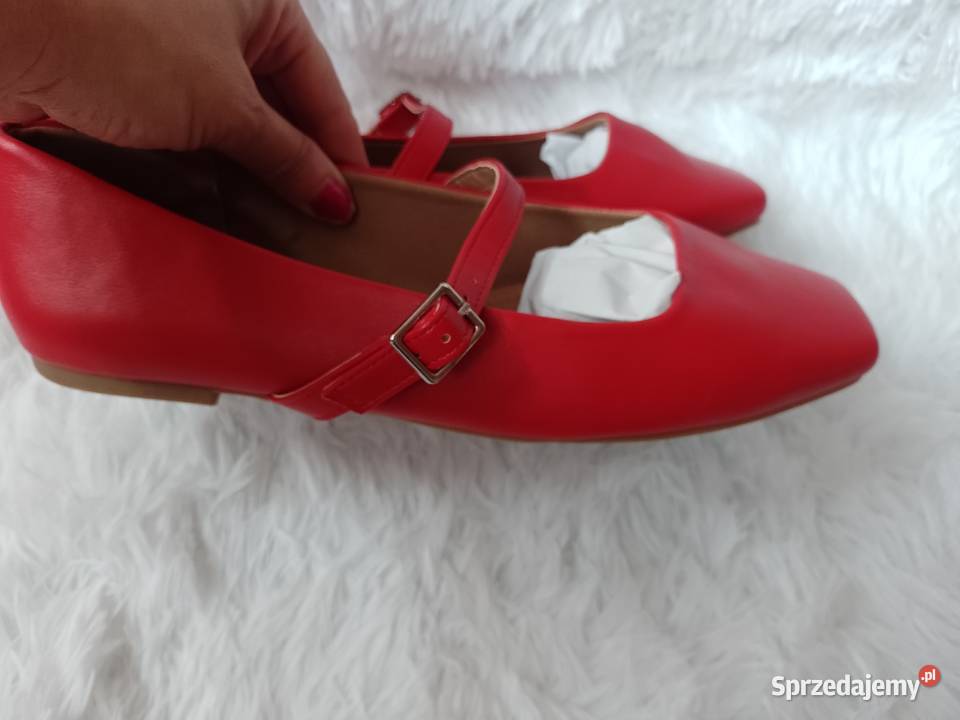 41 ASOS Design Czerwone baleriny z zapięciem z Asos Kraków