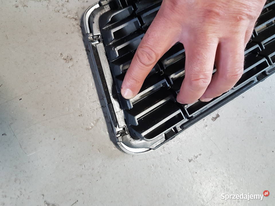 AUDI A8 D2 GRILL ATRAPA 4D0853651M