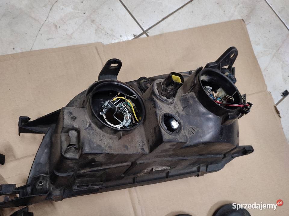 Toyota Avensis T22 lampy przednie oryginalne Jelenia Góra