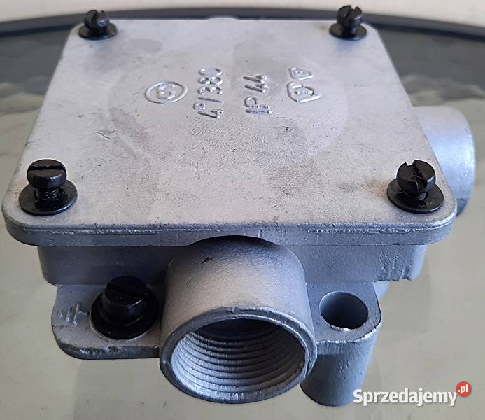 Rozetka rozgałęźnik aluminiowy puszka 8x8 3 x Ostrów Wielkopolski