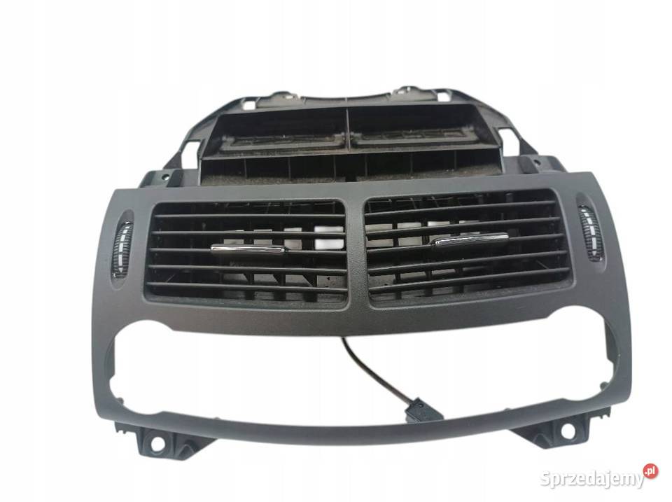 KRATKI NAWIEWU ŚRODKOWA DESKI A2118301854 Rok produkcji 2005 Kratki nawiewu świętokrzyskie