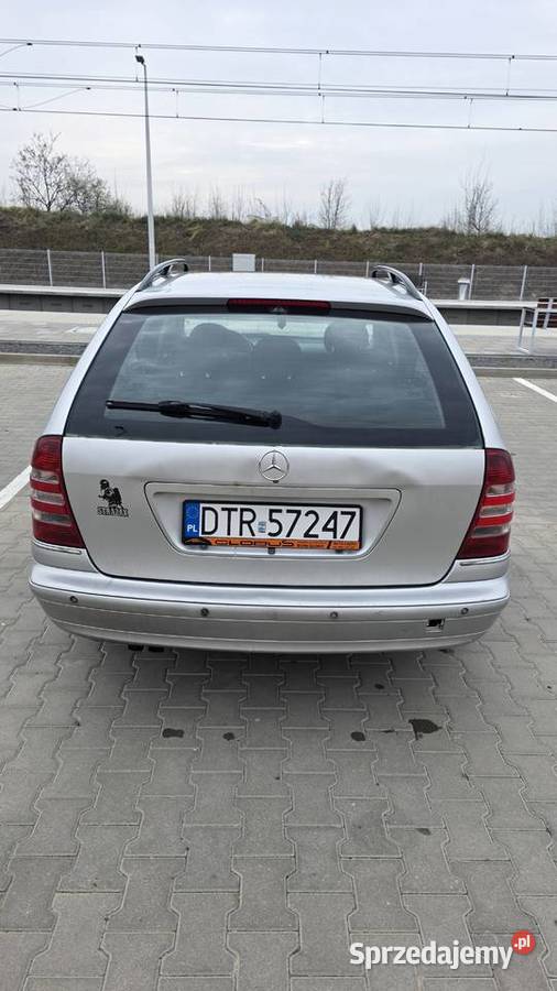 Syndyk sprzeda samochód osobowy MercedesBenz 220 Legnica