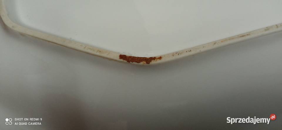 Duży talerz deserowy 39 na 33 sprzedam biały sprzedam