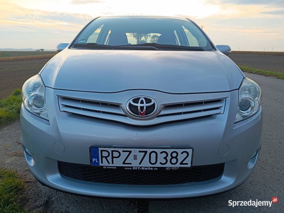Toyota Auris Lift 133 Dual VVTi 101 76000 2012 z manualna Przeworsk sprzedam