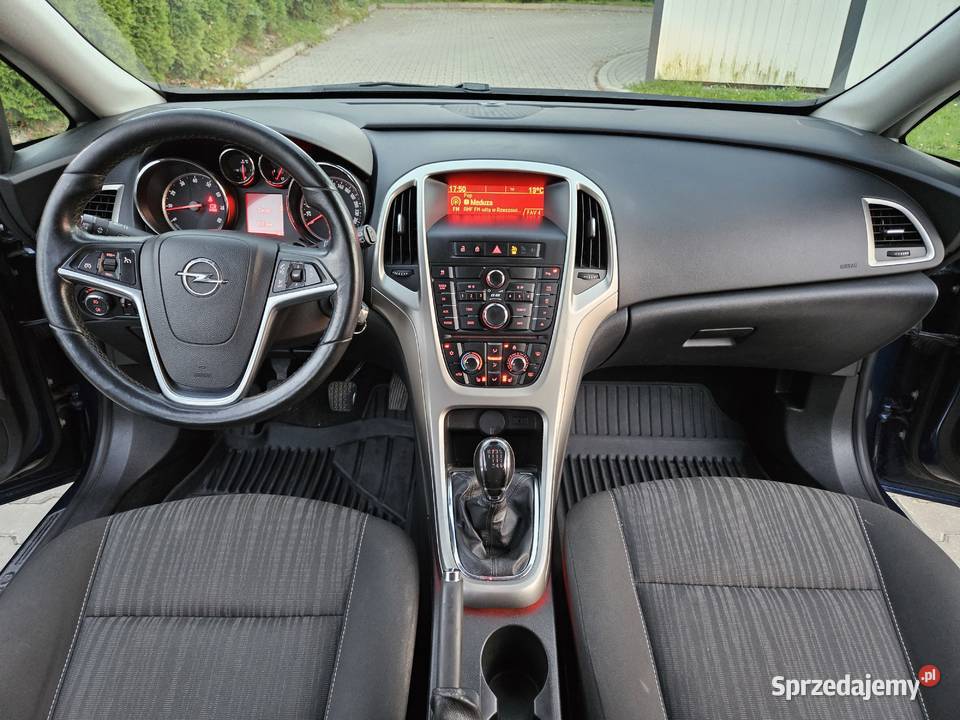 Opel Astra 2011 14T 140 hak dużym serwisie Rzeszów