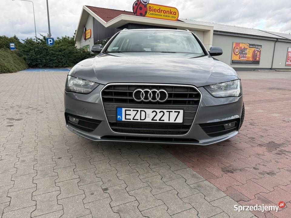 Sprzedam Audi a4 b8 polift MOCNO DOINWESTOWANY Rok produkcji 2012 A4 Zadzim