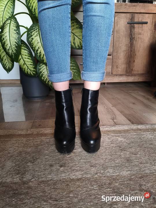 Czarne wysokie botki na platformie Bełżyce