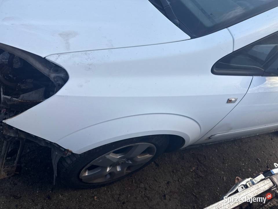 Błotnik lewy Opel zafira B Ostrów Wielkopolski