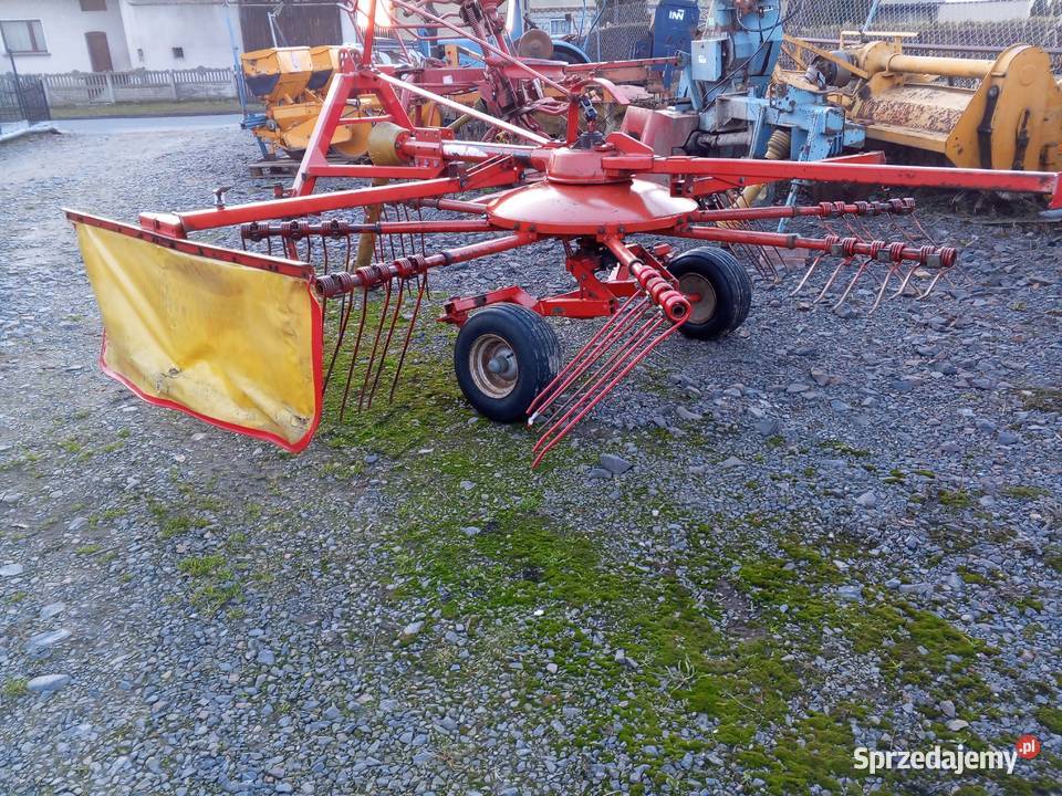 Zgrabiarka karuzelowa Fella Gostomia