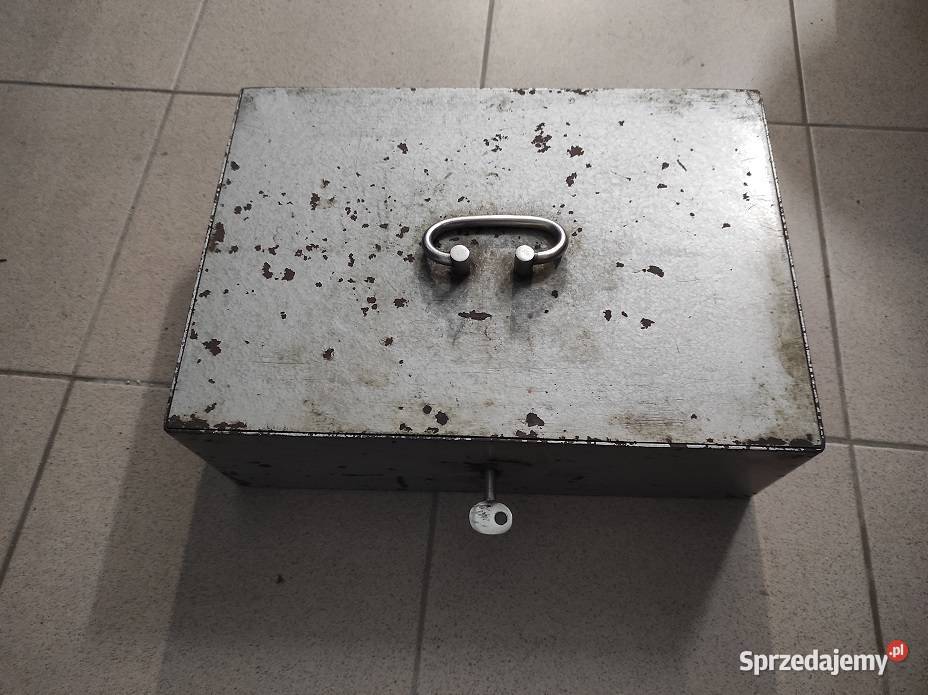 Metalowa kasetka z czasów PRL Jaczów