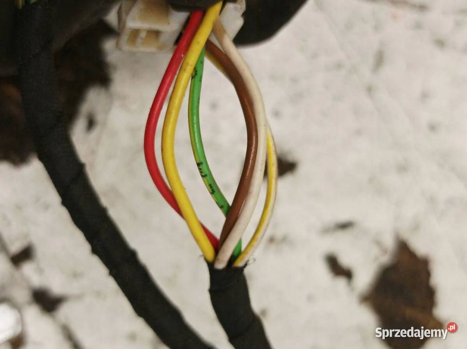 LUSTERKO PRAWE 14PIN EUROPA W118 MercedesBenz