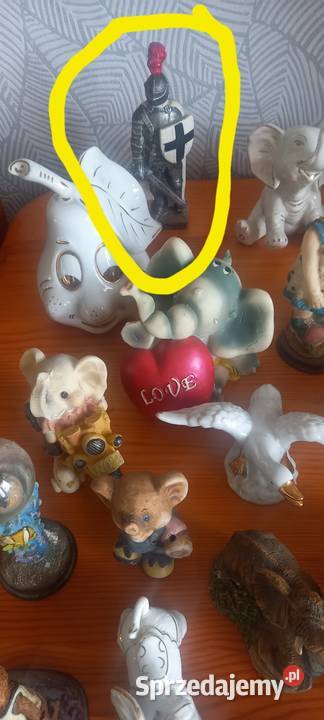 Figurki porcelanowe kolekcja 9 sztuk wielokolorowy