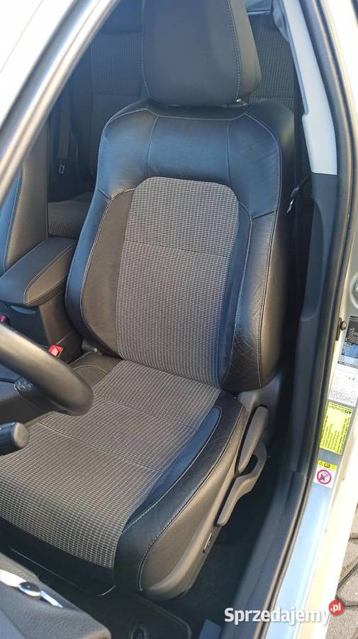 Toyota Auris Hybrid Executive elektrycznie ustawiane fotele Tymbark