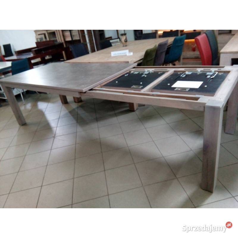 Czyszczenie magazynów Stół z uszkodzoną ceramiką 77cm