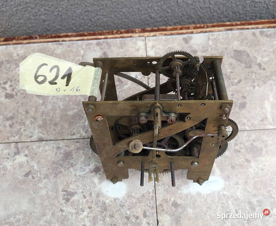 621 Mechanizm małego zegara ściennego Kienzle Tczew