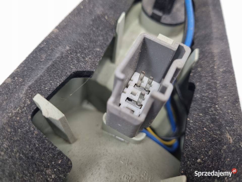 LAMPA PRAWA Volvo V70 III XC70 TYLNIA TYLNA Rudka