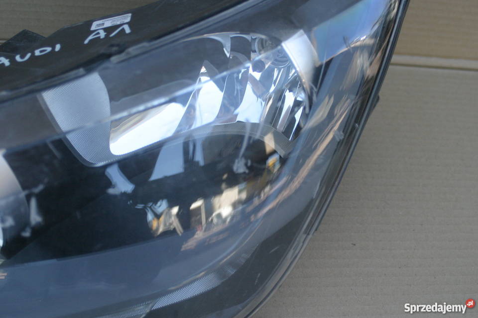 AUDI A1 LAMPA REFLEKTOR LEWA PRZEDNIA PRZÓD Bieleń