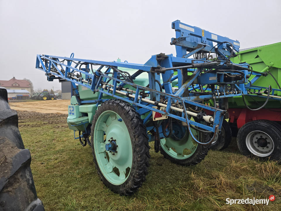 Opryskiwacz ciągany BERTHOUD RACE 32SX24 2500 L Włosty