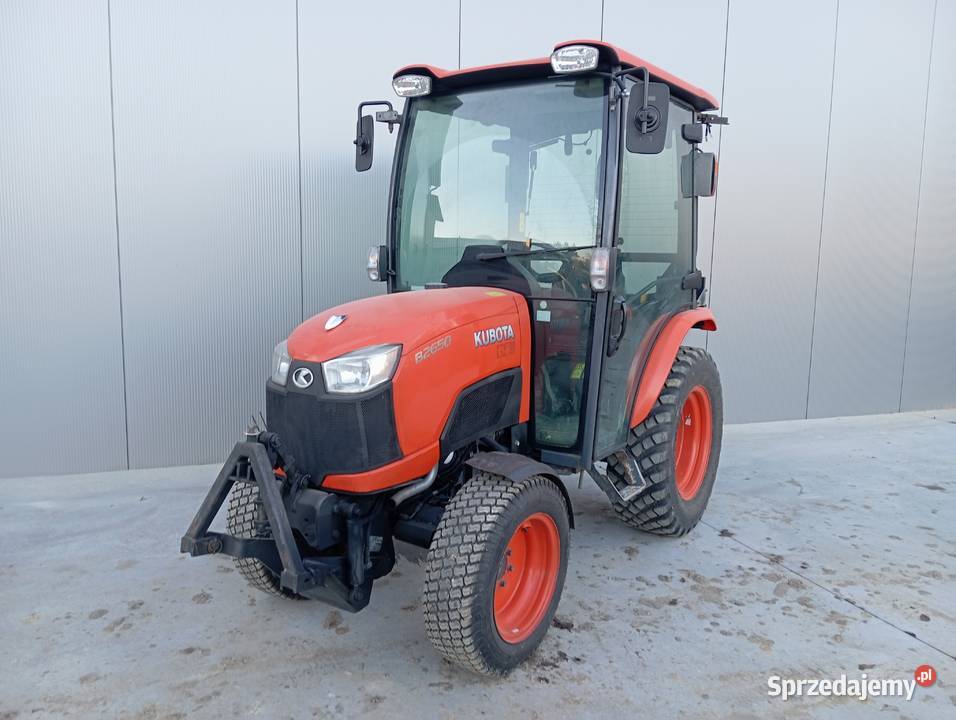 Ciągnik komunalny Kubota B2650 Błędów
