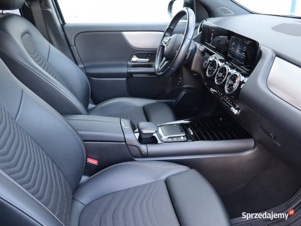 Mercedes GLA GLA 200 czarny Piaseczno