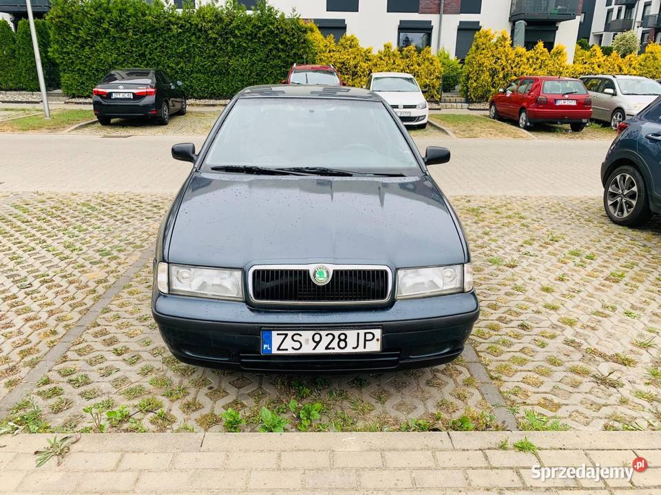 Skoda octavia 16 benzyna hatchback poduszka powietrzna Szczecin sprzedam