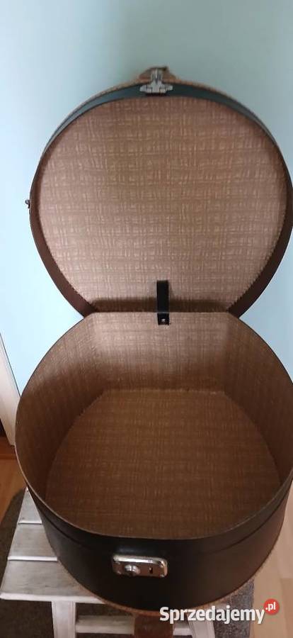 Stara walizka kufer z lat 30 tych