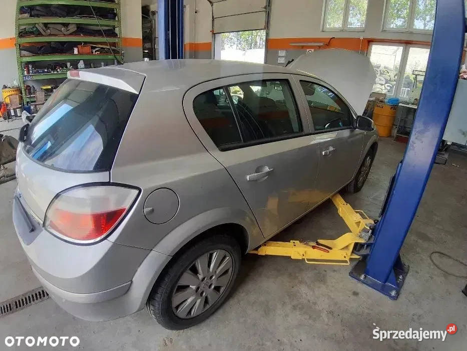Opel Astra H 17 CDTI 2007 Z157 części rozrusznik Tarnobrzeg
