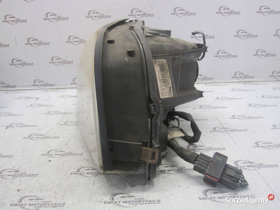 VOLVO XC90 I LIFT 10r lampa prawa przód 31217048