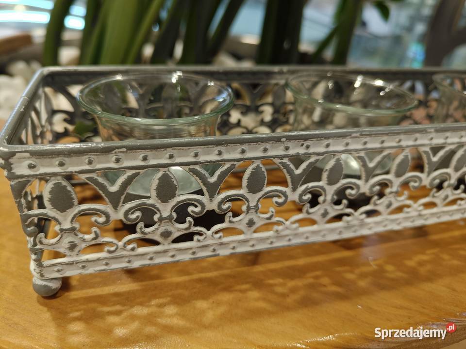 Świecznik potrójny z motywem królewskiej lilii Warszawa