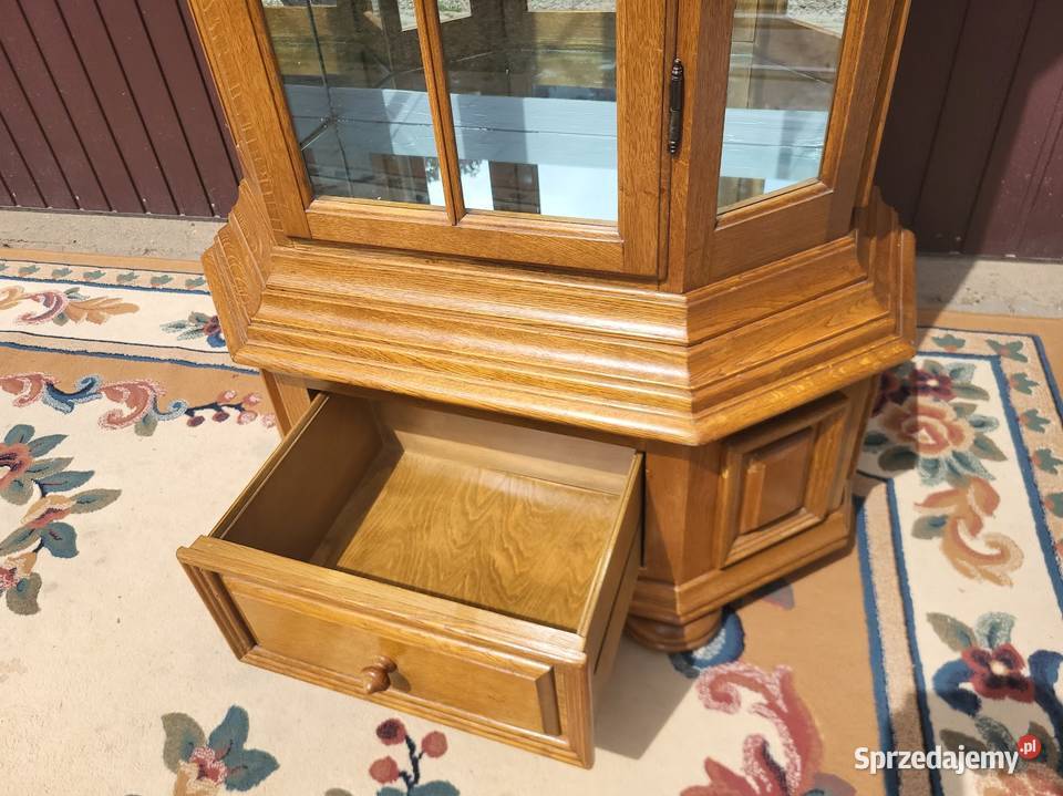 ładna witryna dębowa gablota podświetlana z Sypniewo