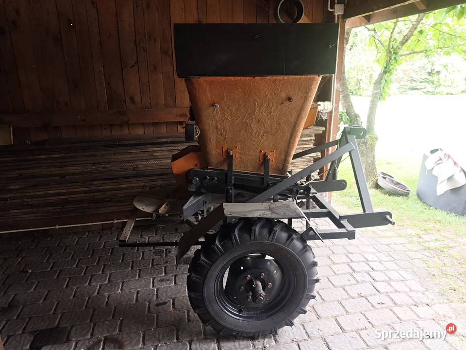Rozsiewacz nieuszkodzony Rozsiewacze nawozów Poręba Żegoty sprzedam