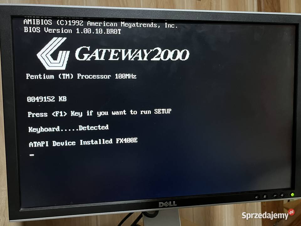 Zabytkowy komputer PC Gateway 2000 Pentium Brzana