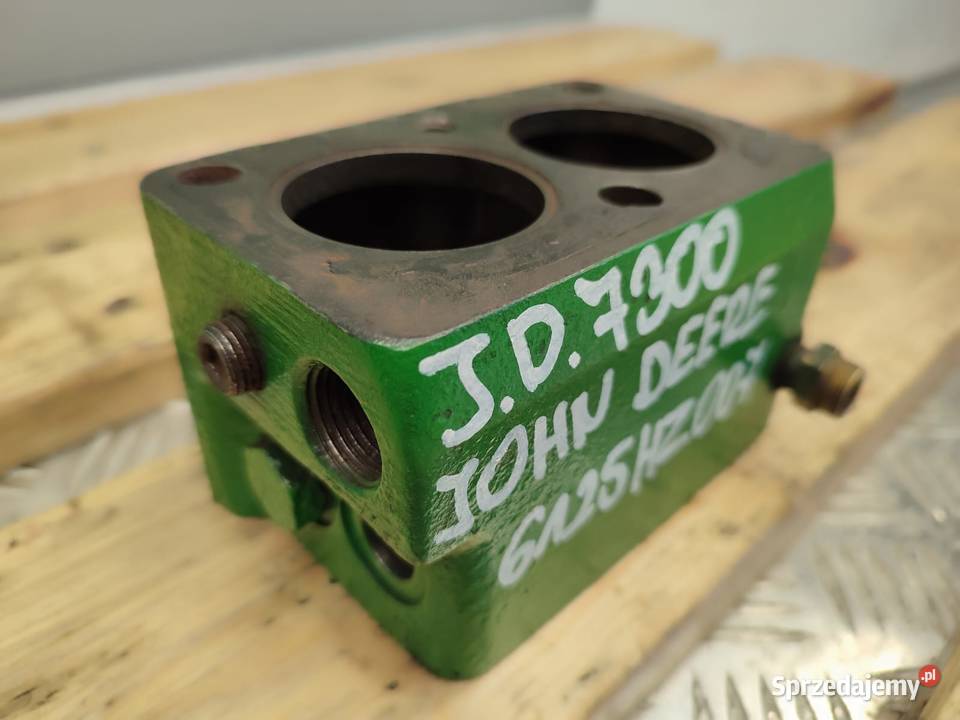 Obudowa termostatu R520362 silnika JOHN DEERE Wilkowo sprzedam