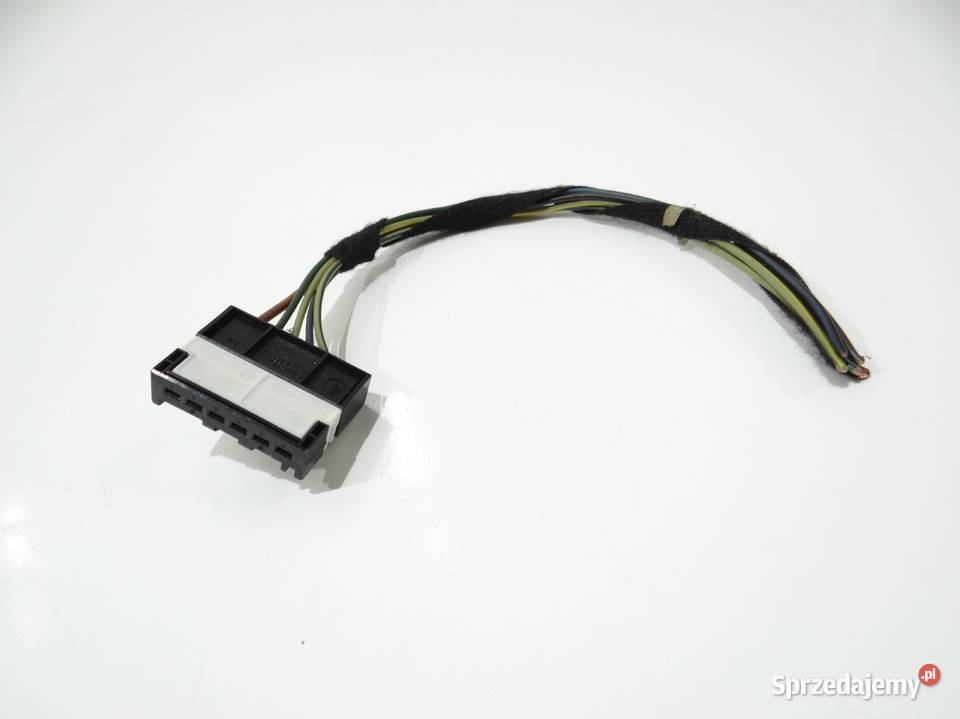 KOSTKA WTYCZKA LAMPY TYŁ BŁOTNIK BMW E91 osobowe Strzyżewice sprzedam