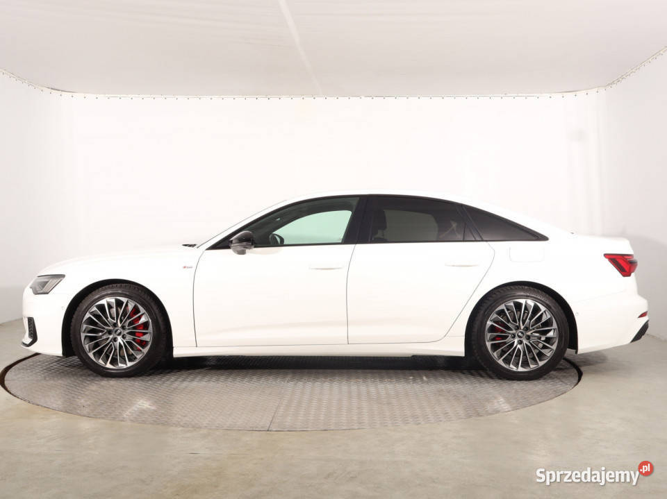 Audi A6 55 TFSI e światła przeciwmgielne
