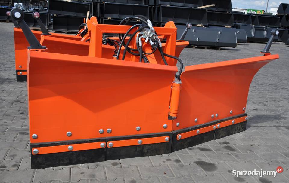 Duży mocny pług do śniegu strzałka Metal Technik nieuszkodzony Sadowie