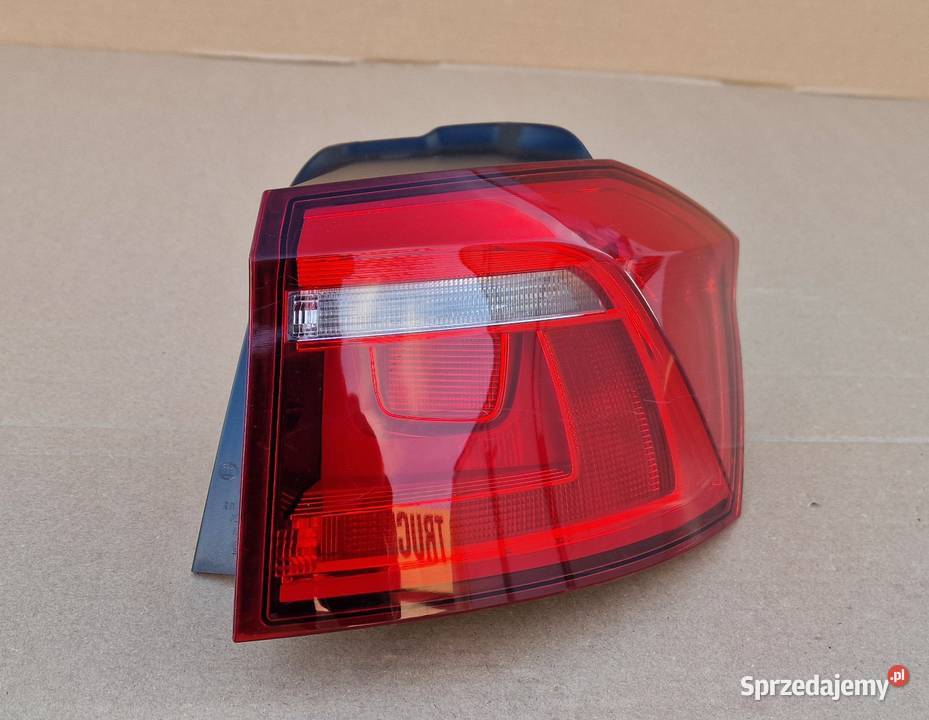 VW GOLF SPORTSVAN LAMPA PRAWA TYŁ TYLNA IDEALNA Bieleń