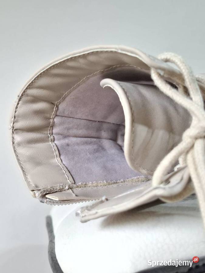 Beżowe botki 35 workery Bershka buty traktory Kraków