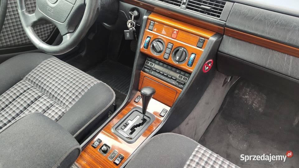 Mercedes W124 E220 klimatyzacja z Niemiec 1993 r Sedan / Limuzyna Toruń