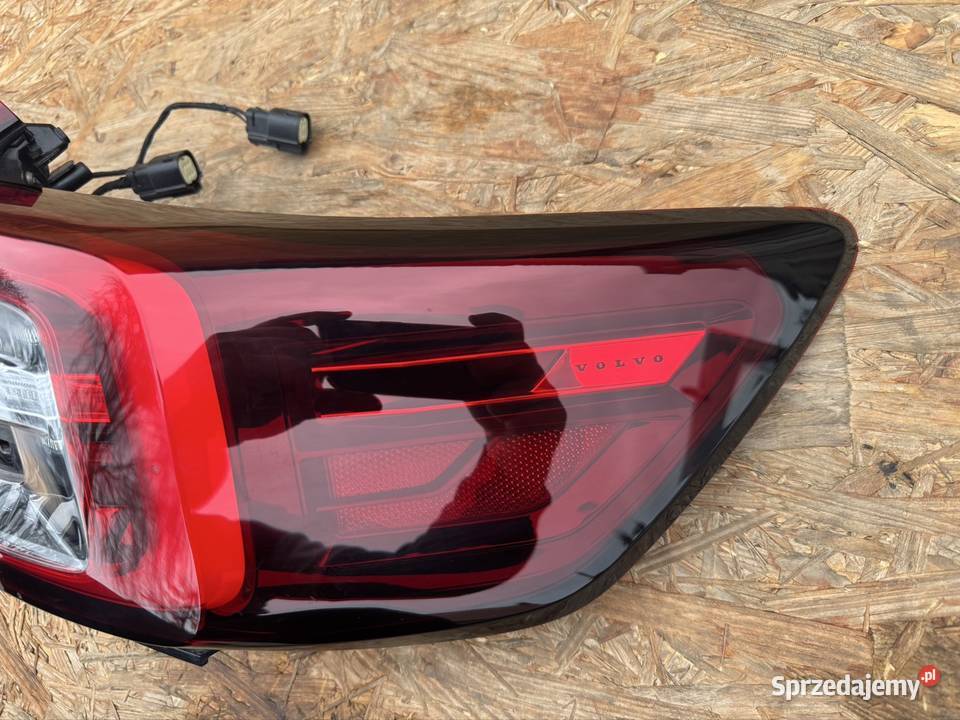 Lampa tył tylna prawa rh w błotnik Volvo c40 Międzychód