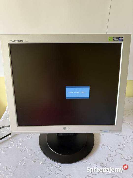 Monitor LG FLATRON L1732SSF w zestawie kabel