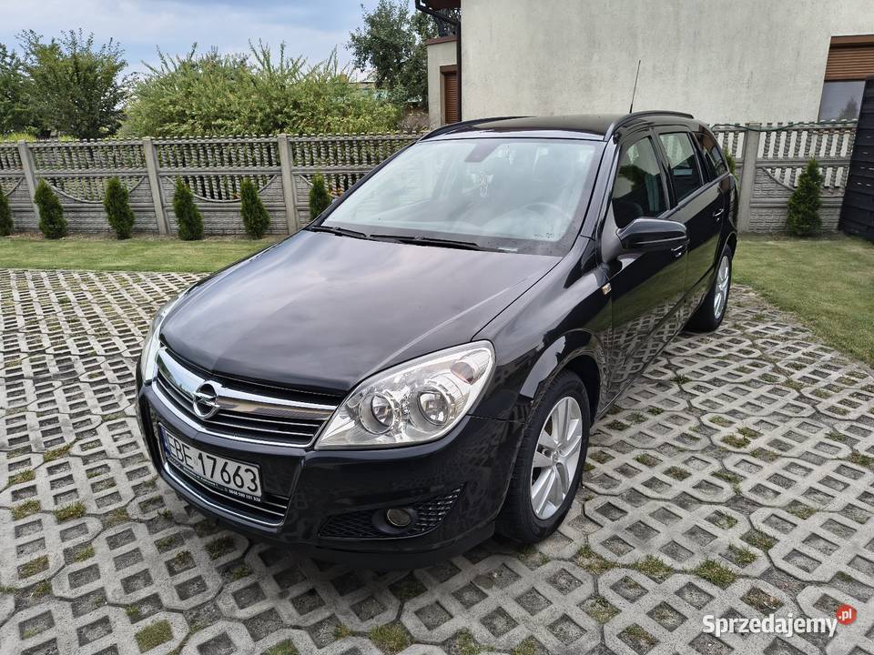 Opel Astra 16 Kombi Rok produkcji 2007 Glinnik