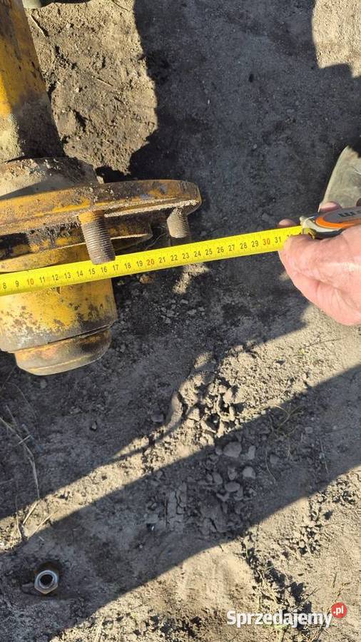 Solidna oś 80 x 80 mm długość 160 między Nowa Święta