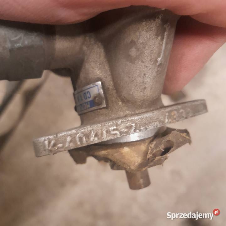 Pompka zasilająca silnik mercedes claas Lubochnia