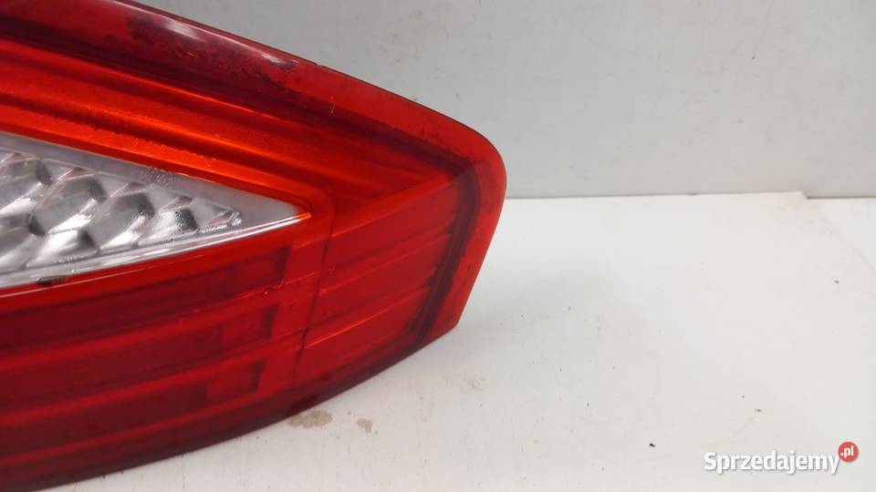 FORD MONDEO MK4 KOMBI LAMPA TYŁ PRAWA Zbierkowo