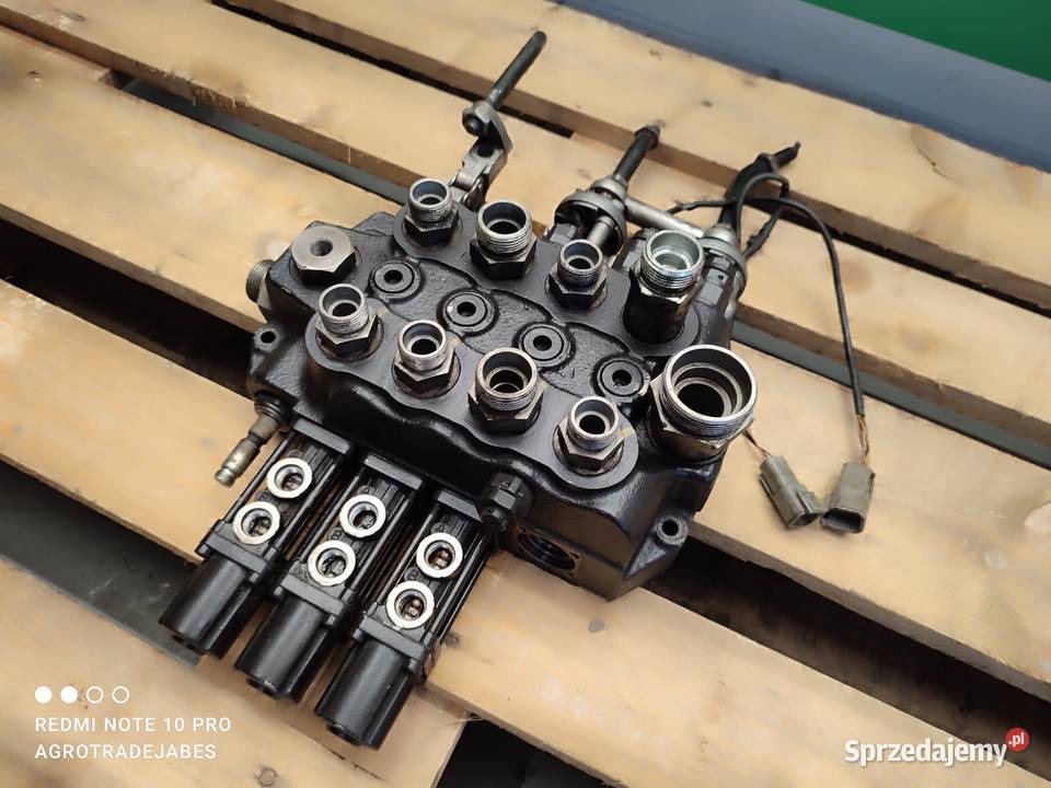 Rozdzielacz 7GHI514095 AMMANN Manitou MLT 627