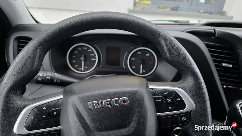 Iveco Daily 35S14 klima 3 osobowy pojedyńcze nieuszkodzony