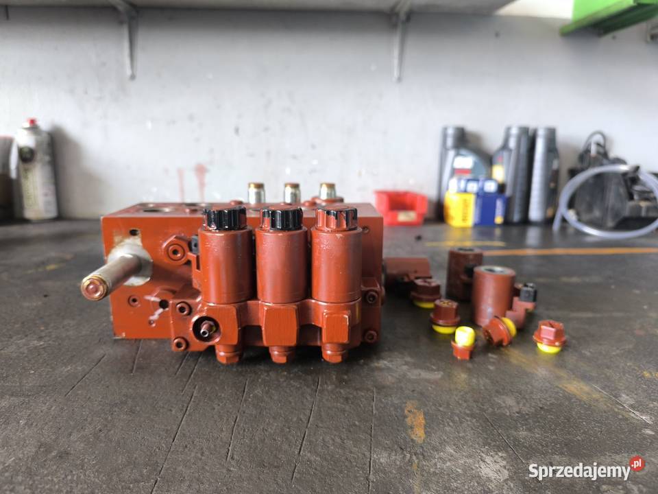 Rozdzielacz hydrauliczny Linde Linde H30T02 2014 mazowieckie Warszawa