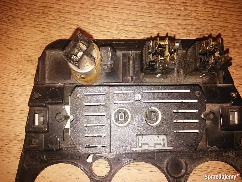 radio peugeot z panelem Clarion Konin