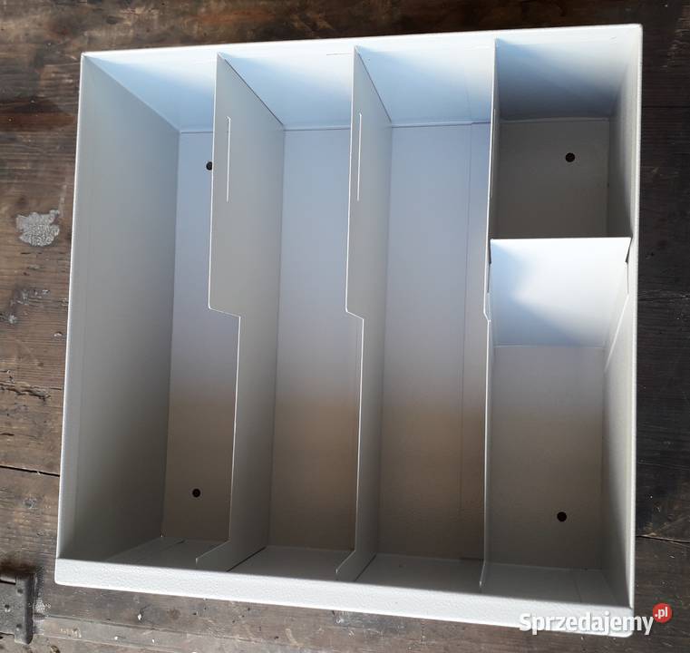 Kaseta metalowa z przegródkami i 4 otworami na Biuro sprzedam